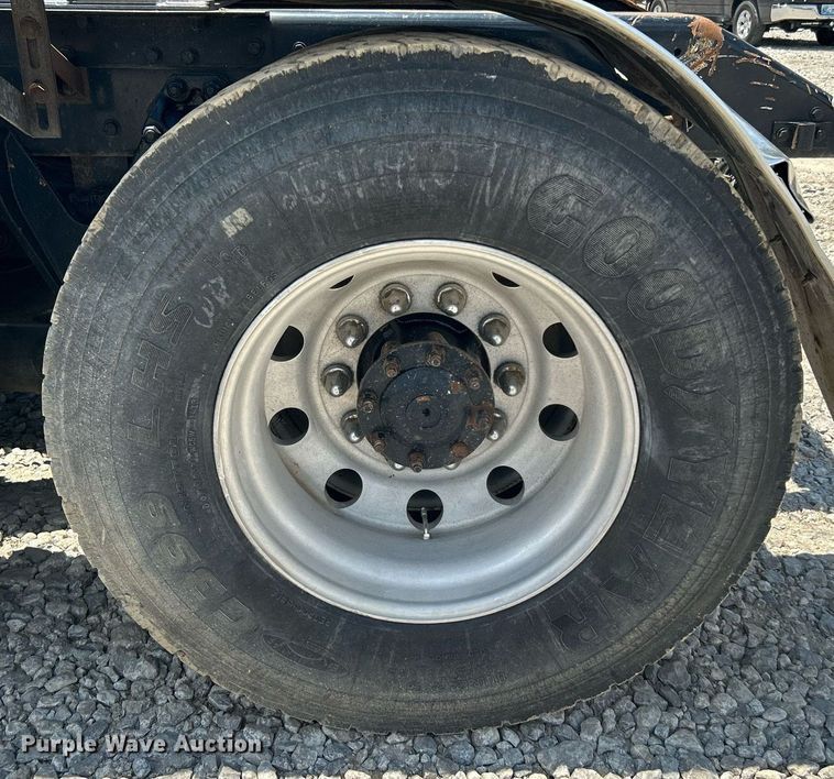 image for item DI7892 1999 Kenworth T800  semi truck