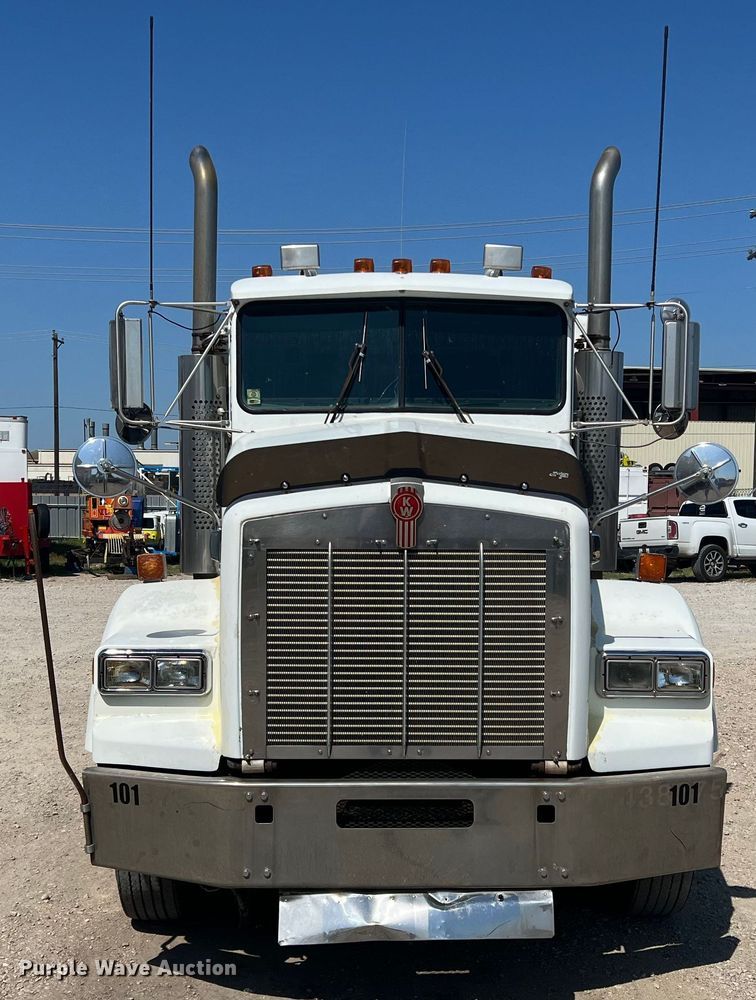 image for item DN3084 1992 Kenworth T800  semi truck