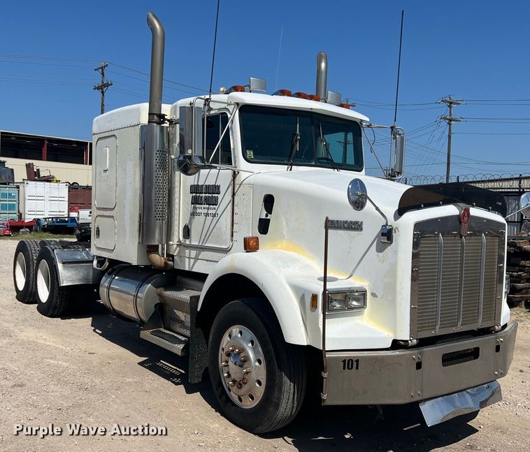 image for item DN3084 1992 Kenworth T800  semi truck