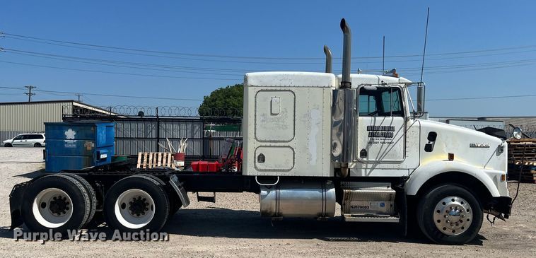image for item DN3084 1992 Kenworth T800  semi truck