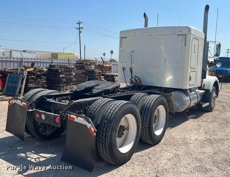 image for item DN3084 1992 Kenworth T800  semi truck