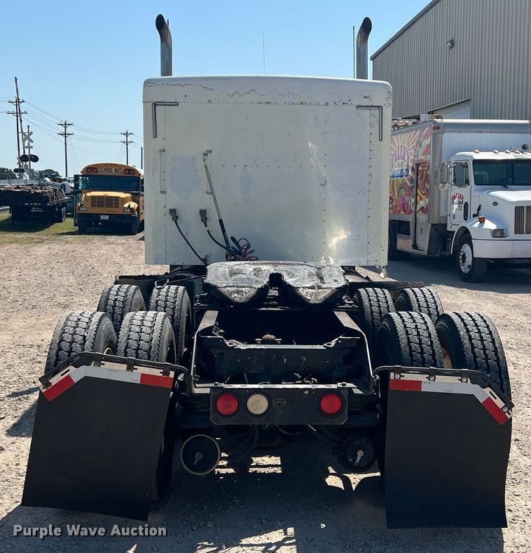 image for item DN3084 1992 Kenworth T800  semi truck