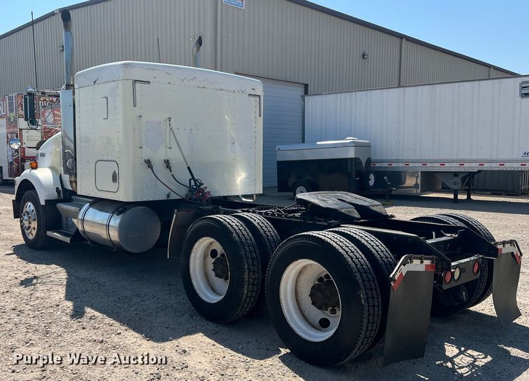 image for item DN3084 1992 Kenworth T800  semi truck