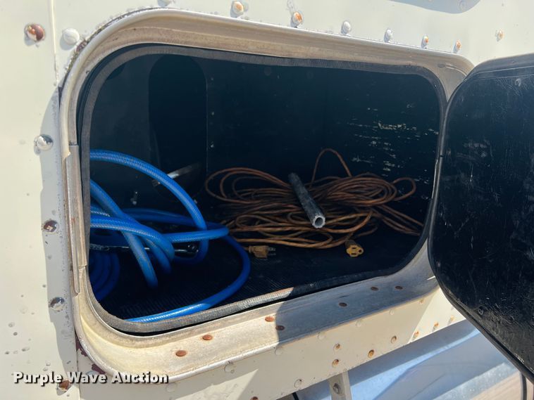 image for item DN3084 1992 Kenworth T800  semi truck