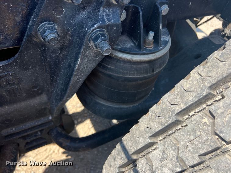 image for item DN3084 1992 Kenworth T800  semi truck