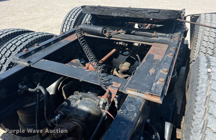 image for item DN3084 1992 Kenworth T800  semi truck