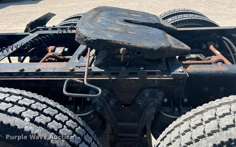 image for item DN3084 1992 Kenworth T800  semi truck