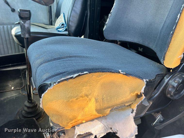 image for item DN3084 1992 Kenworth T800  semi truck