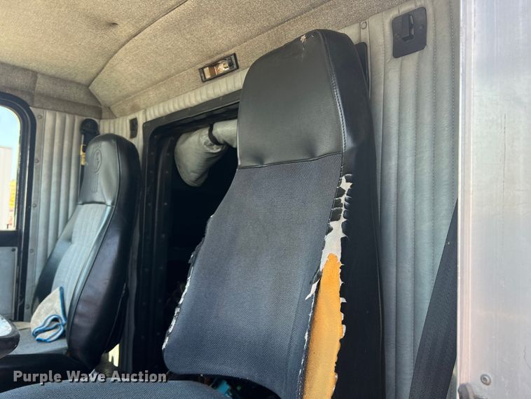 image for item DN3084 1992 Kenworth T800  semi truck