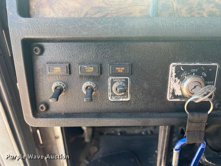 image for item DN3084 1992 Kenworth T800  semi truck