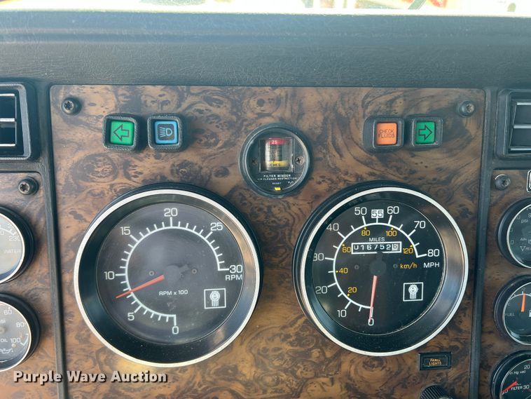 image for item DN3084 1992 Kenworth T800  semi truck