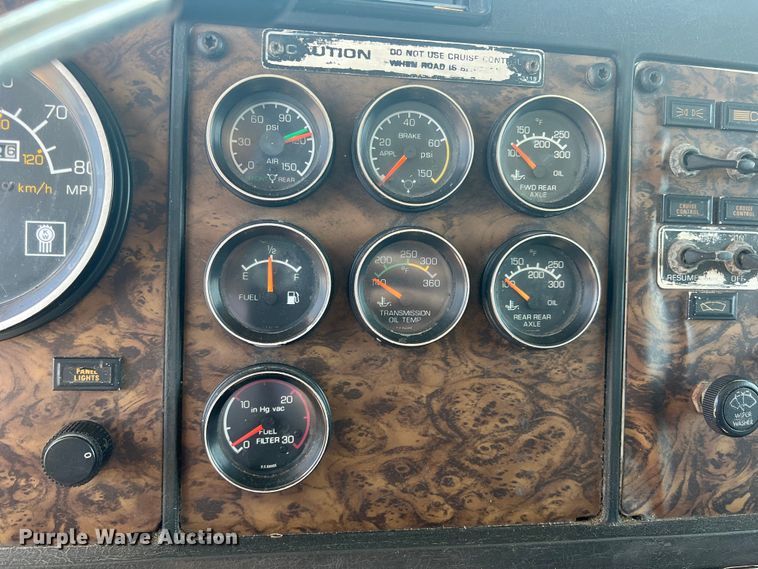 image for item DN3084 1992 Kenworth T800  semi truck