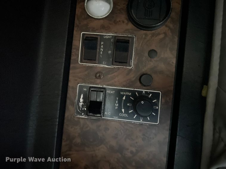 image for item DN3084 1992 Kenworth T800  semi truck