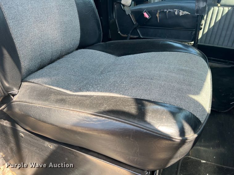 image for item DN3084 1992 Kenworth T800  semi truck