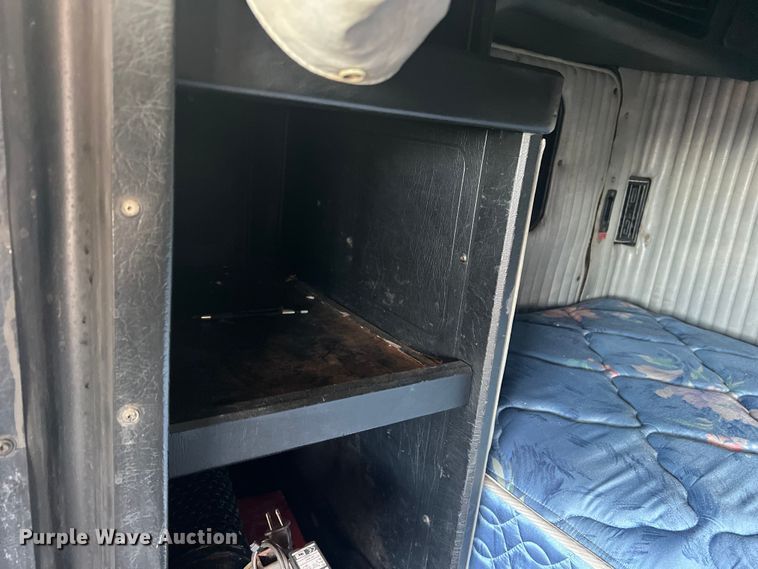 image for item DN3084 1992 Kenworth T800  semi truck