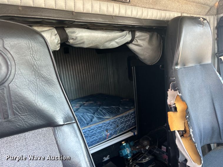 image for item DN3084 1992 Kenworth T800  semi truck