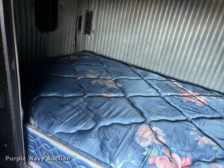 image for item DN3084 1992 Kenworth T800  semi truck