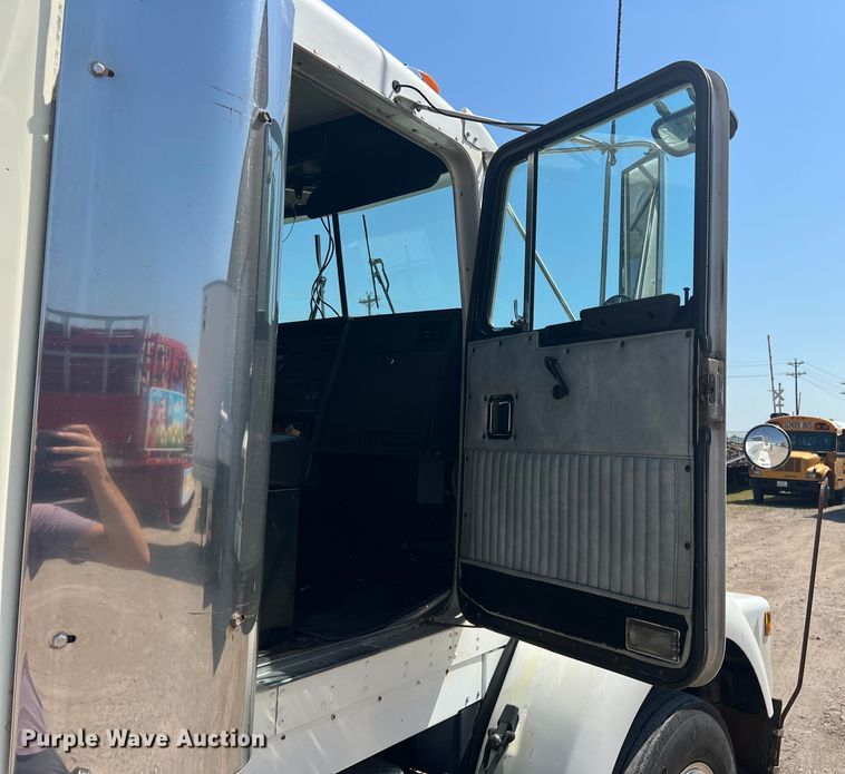 image for item DN3084 1992 Kenworth T800  semi truck