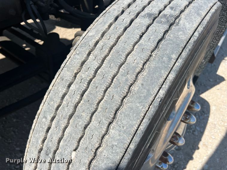 image for item DN3084 1992 Kenworth T800  semi truck