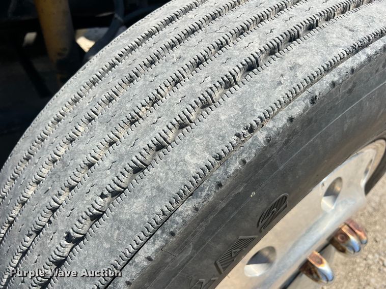 image for item DN3084 1992 Kenworth T800  semi truck