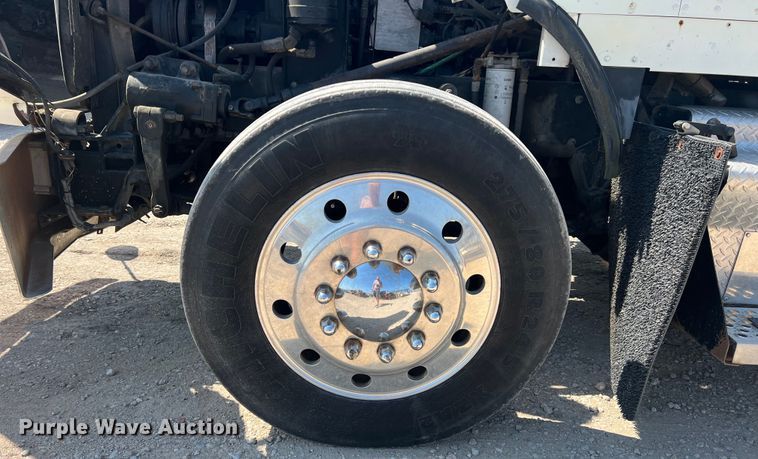 image for item DN3084 1992 Kenworth T800  semi truck