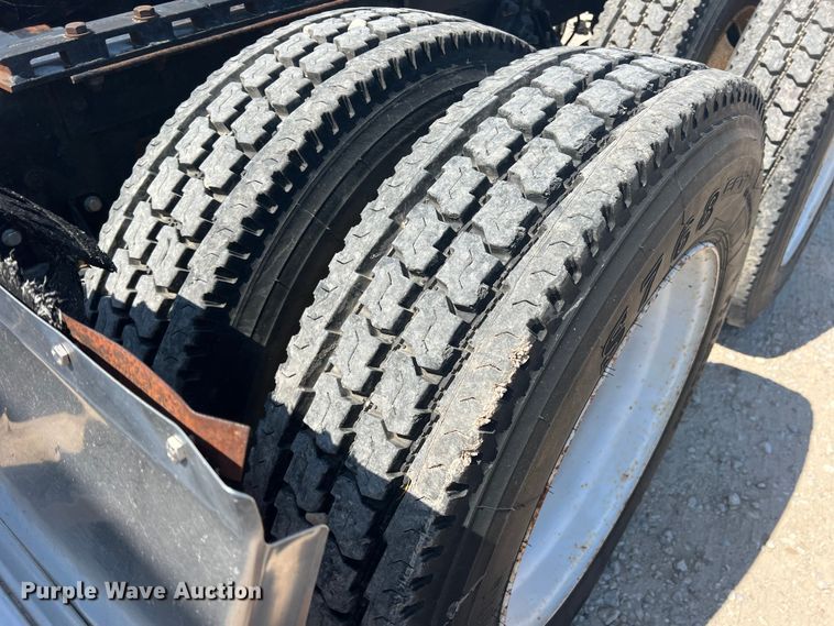 image for item DN3084 1992 Kenworth T800  semi truck