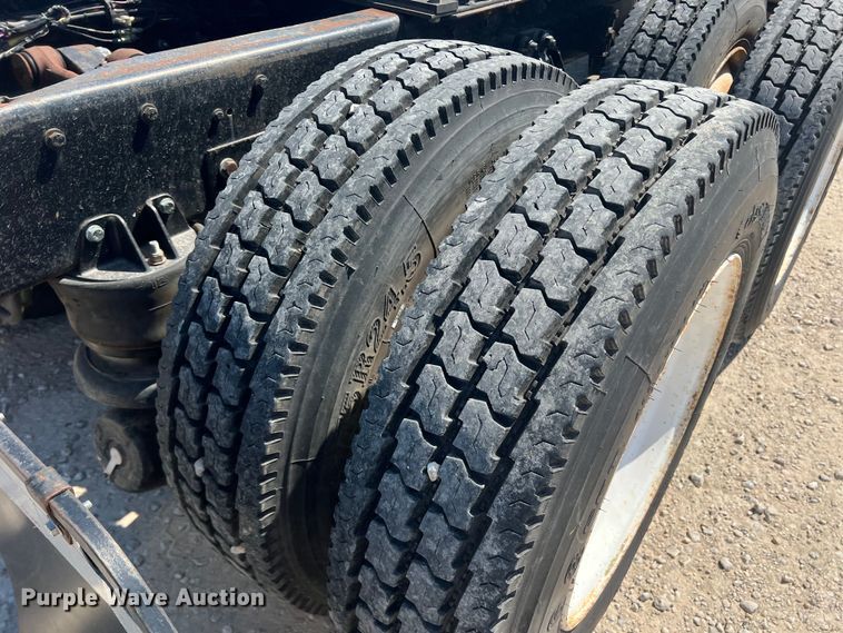 image for item DN3084 1992 Kenworth T800  semi truck