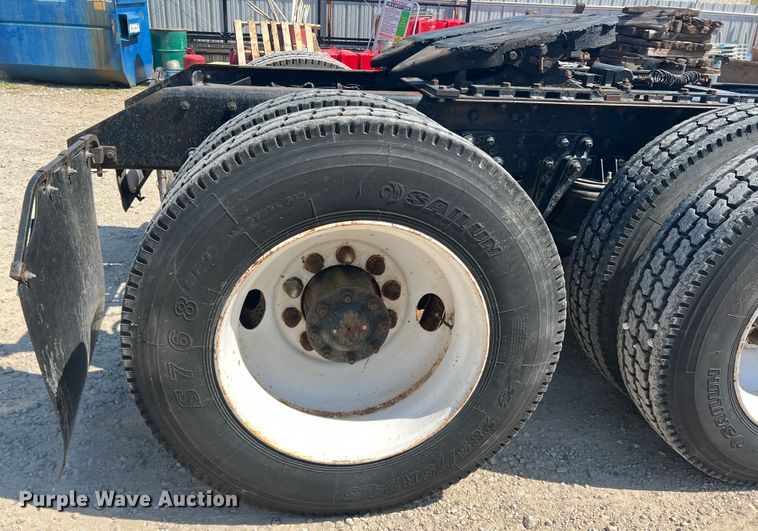 image for item DN3084 1992 Kenworth T800  semi truck