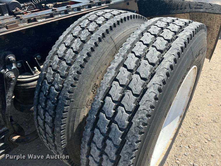 image for item DN3084 1992 Kenworth T800  semi truck