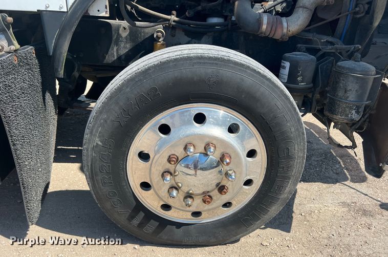 image for item DN3084 1992 Kenworth T800  semi truck