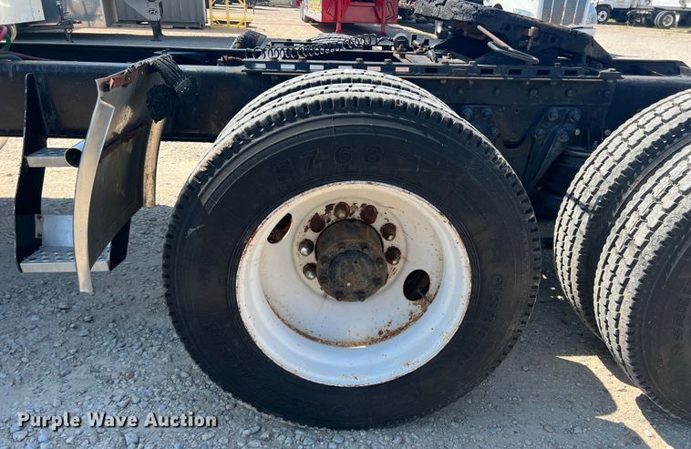 image for item DN3084 1992 Kenworth T800  semi truck