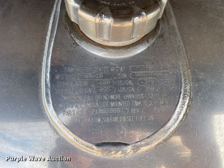 image for item DN4702 2011 Mack CHU613  semi truck