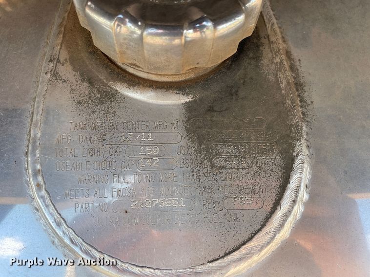 image for item DN4702 2011 Mack CHU613  semi truck