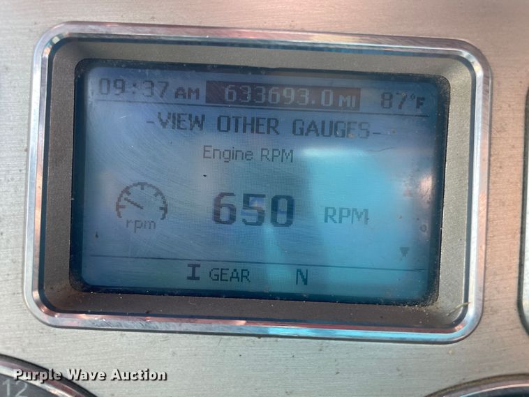 image for item DN4702 2011 Mack CHU613  semi truck