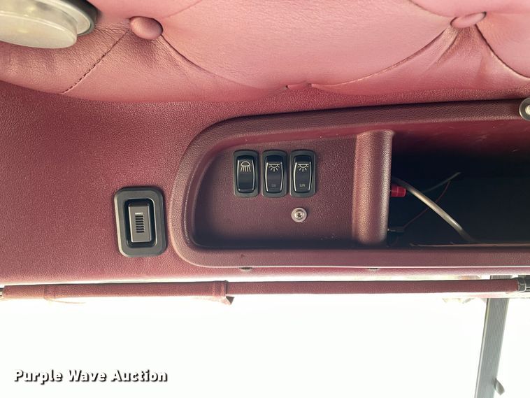 image for item DN4702 2011 Mack CHU613  semi truck