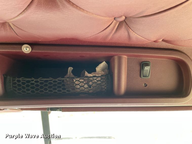 image for item DN4702 2011 Mack CHU613  semi truck