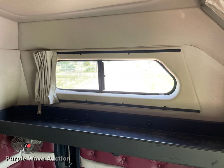 image for item DN4702 2011 Mack CHU613  semi truck