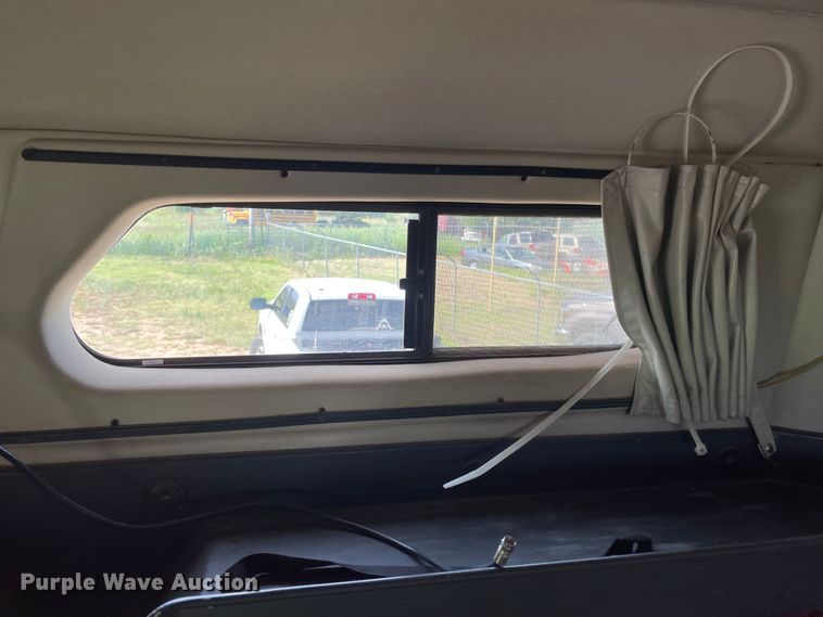 image for item DN4702 2011 Mack CHU613  semi truck