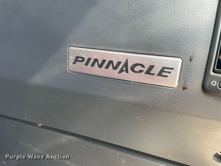 image for item DN4702 2011 Mack CHU613  semi truck