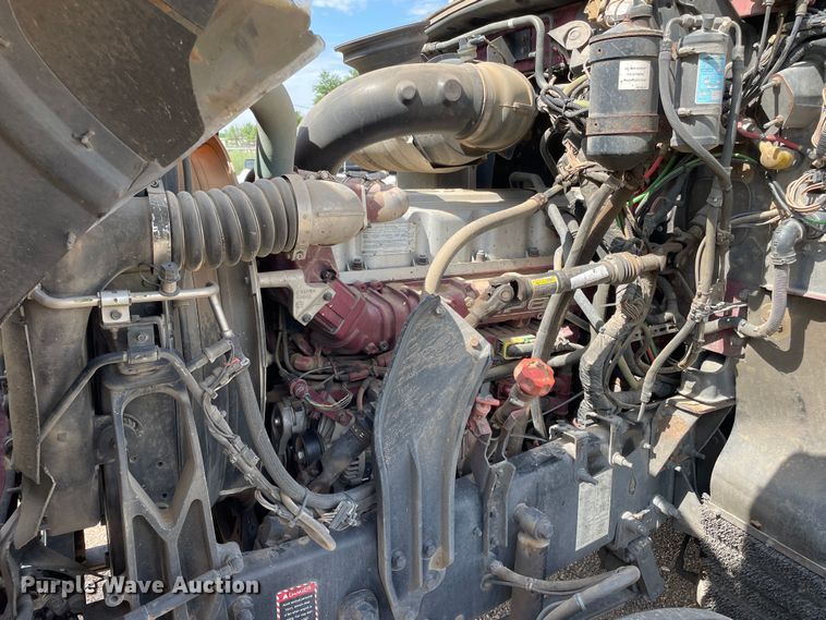 image for item DN4702 2011 Mack CHU613  semi truck