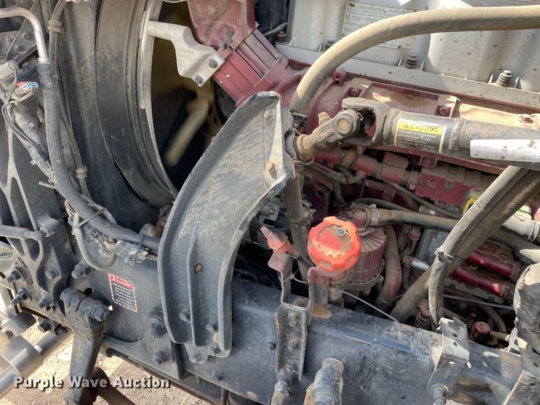 image for item DN4702 2011 Mack CHU613  semi truck