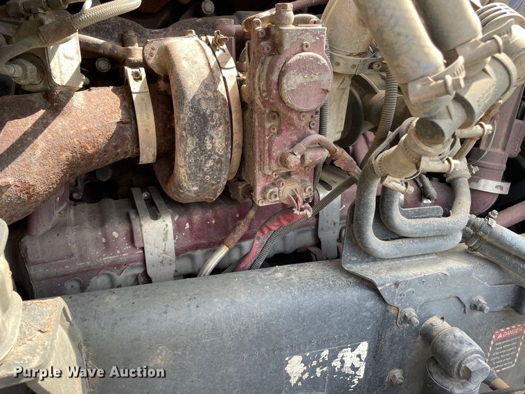 image for item DN4702 2011 Mack CHU613  semi truck