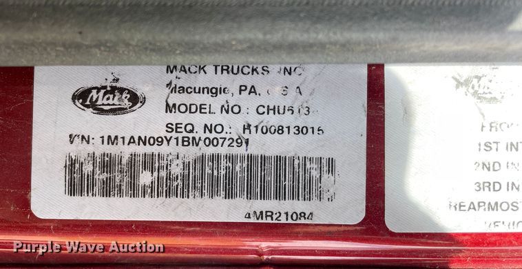 image for item DN4702 2011 Mack CHU613  semi truck