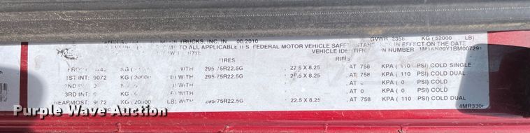 image for item DN4702 2011 Mack CHU613  semi truck