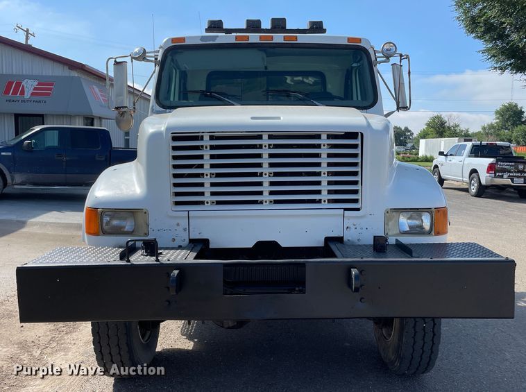 image for item DN4705 1995 International 4800  fuel / lube truck