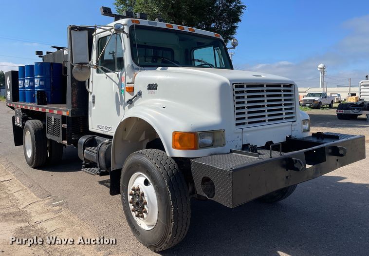 image for item DN4705 1995 International 4800  fuel / lube truck