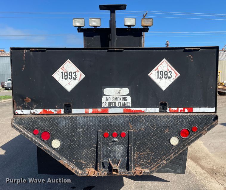 image for item DN4705 1995 International 4800  fuel / lube truck