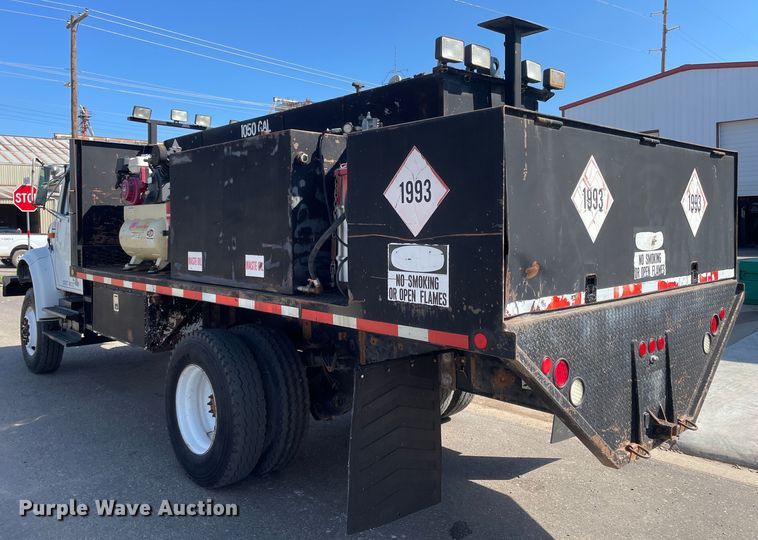 image for item DN4705 1995 International 4800  fuel / lube truck