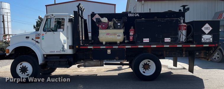 image for item DN4705 1995 International 4800  fuel / lube truck