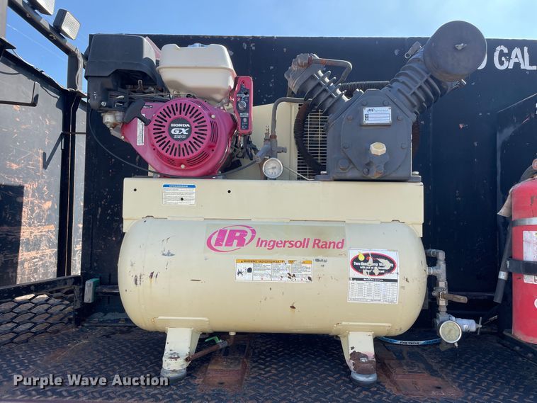 image for item DN4705 1995 International 4800  fuel / lube truck